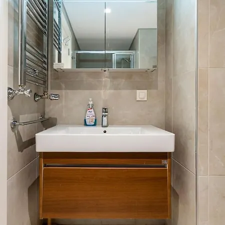 Wonderful 4 Bedrooms With Pool Apartment *