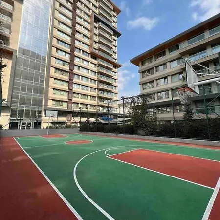 Wonderful 4 Bedrooms With Pool Apartment *